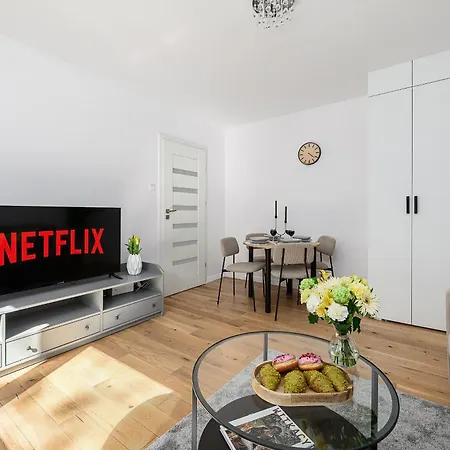 Lumina I 2br Near The Large Park Of Szymanskiego Apartment