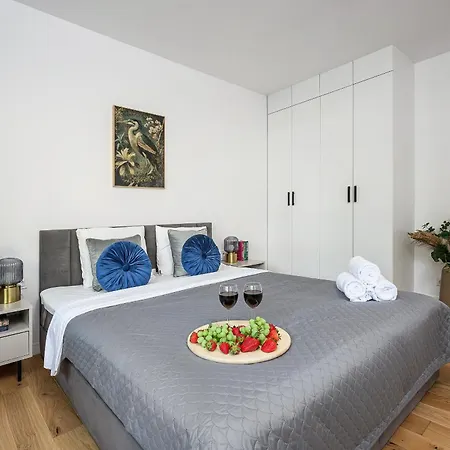 Apartment Lumina I 2br Near The Large Park Of Szymanskiego