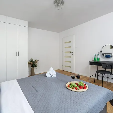 Lumina I 2br Near The Large Park Of Szymanskiego