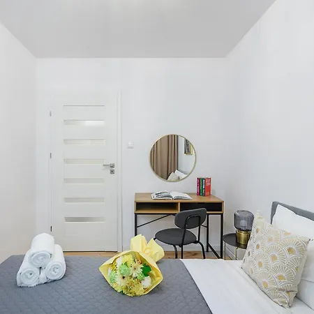 Apartment Lumina I 2br Near The Large Park Of Szymanskiego Warschau